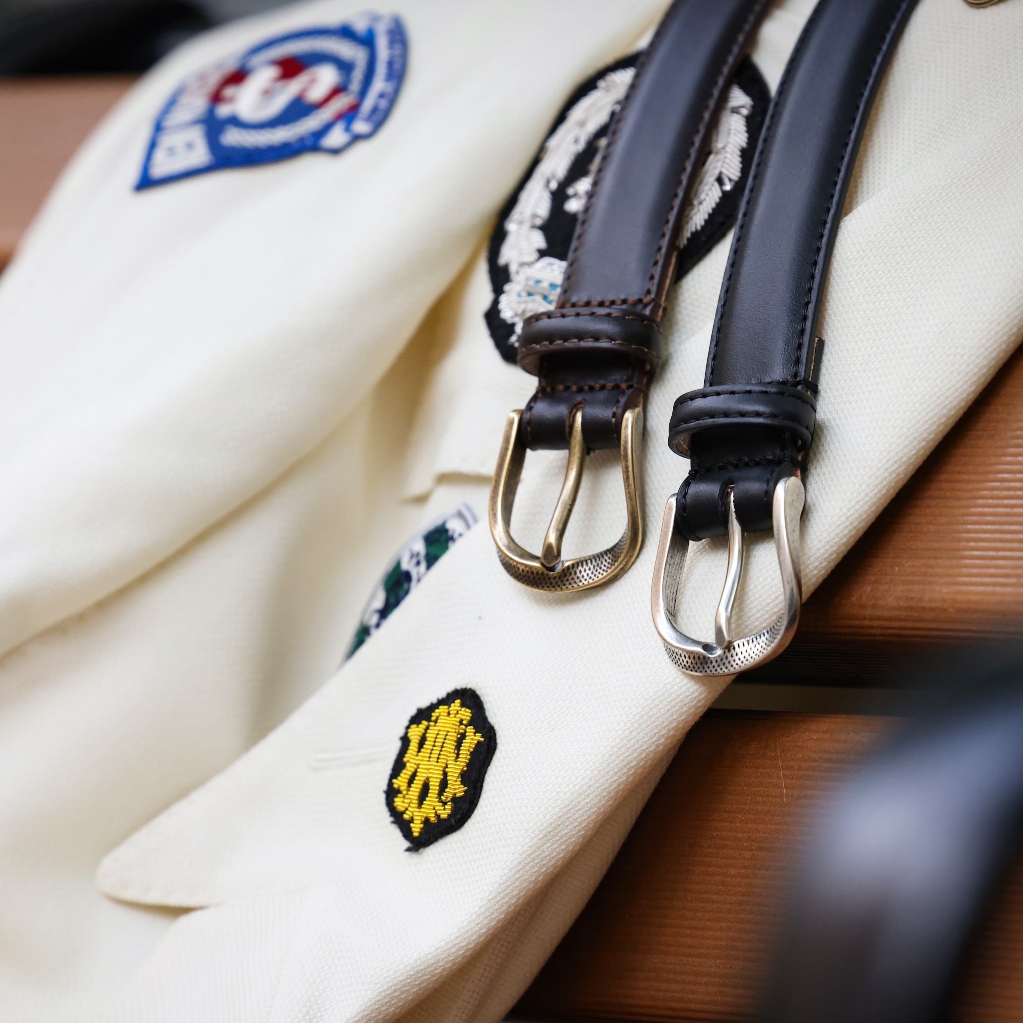 スムースレザー ツイストバックルベルト(GOLD) | 25mm