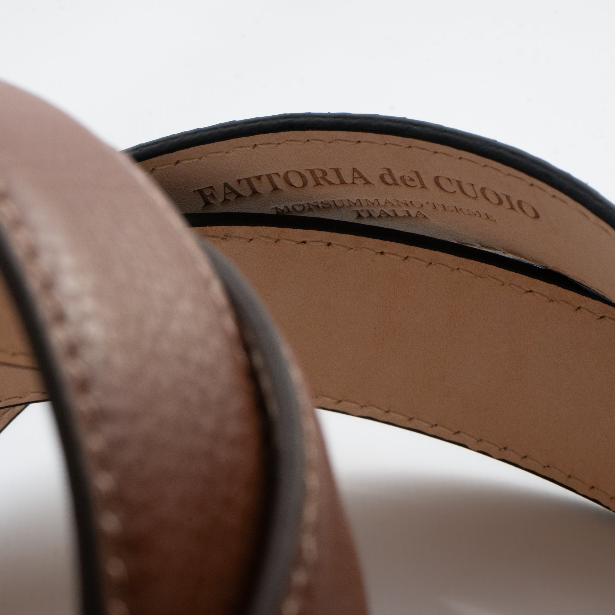 SHRINK EMBOSSED LEATHER WESTERN BELT