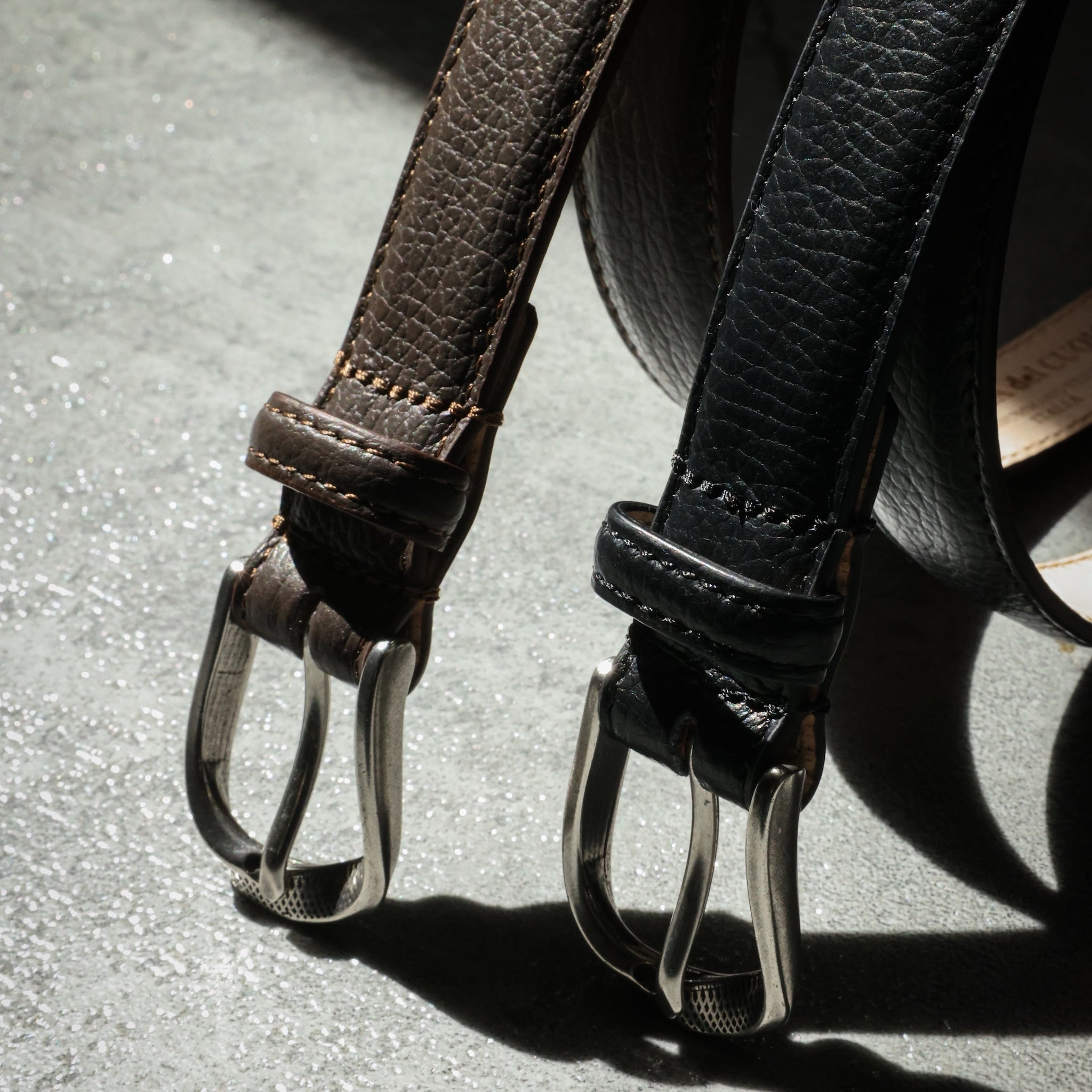 TWIST BUCKLE SHRINK EMBOSSED LEATHER BELT