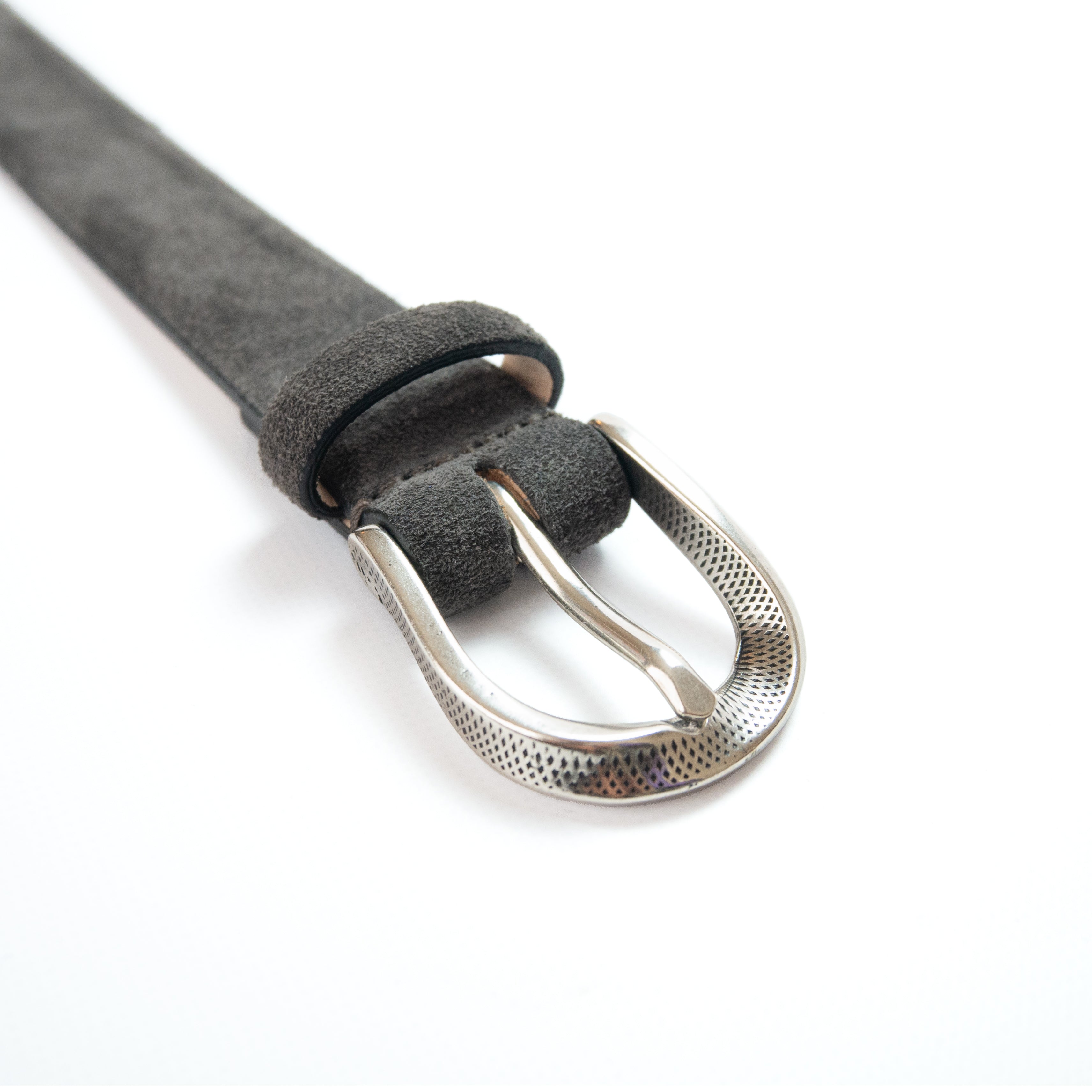 TWIST BUCKLE SUEDE BELT / SILVER BUCKLE